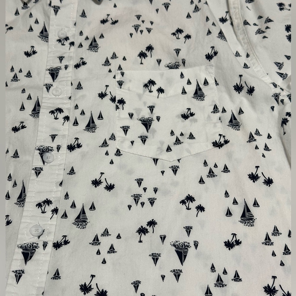 Cute button shirt with sailboats and palm trees! Barely worn , size XL.